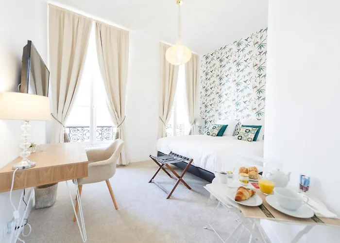 Maison De Lignieres - - Quartier Champs-elysees Bed & Breakfast 4*
