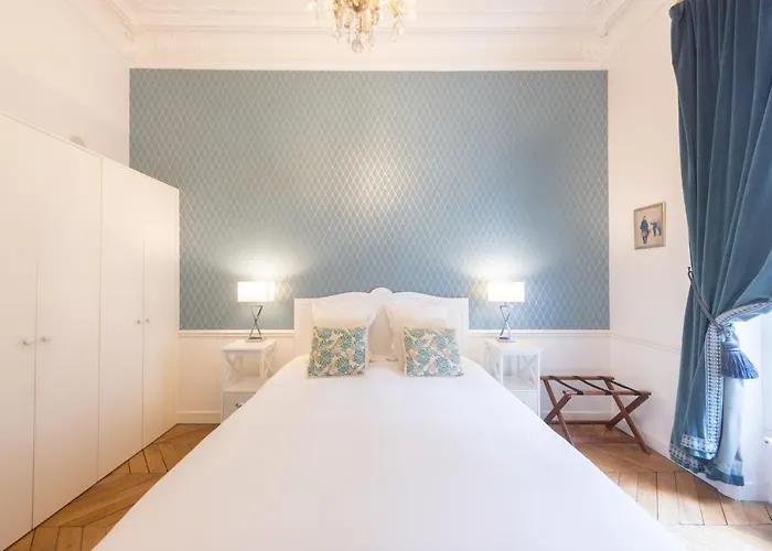 Maison De Lignieres - - Quartier Champs-elysees Bed & Breakfast 4*
